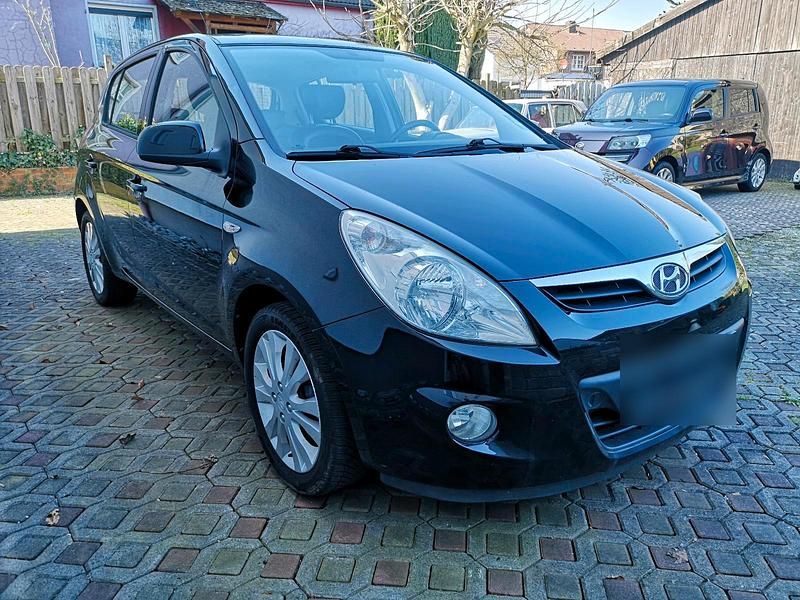 Gebraucht Hyundai i20 Edition 101 PS (74 kW) 2009 Schwarz Kleinwagen