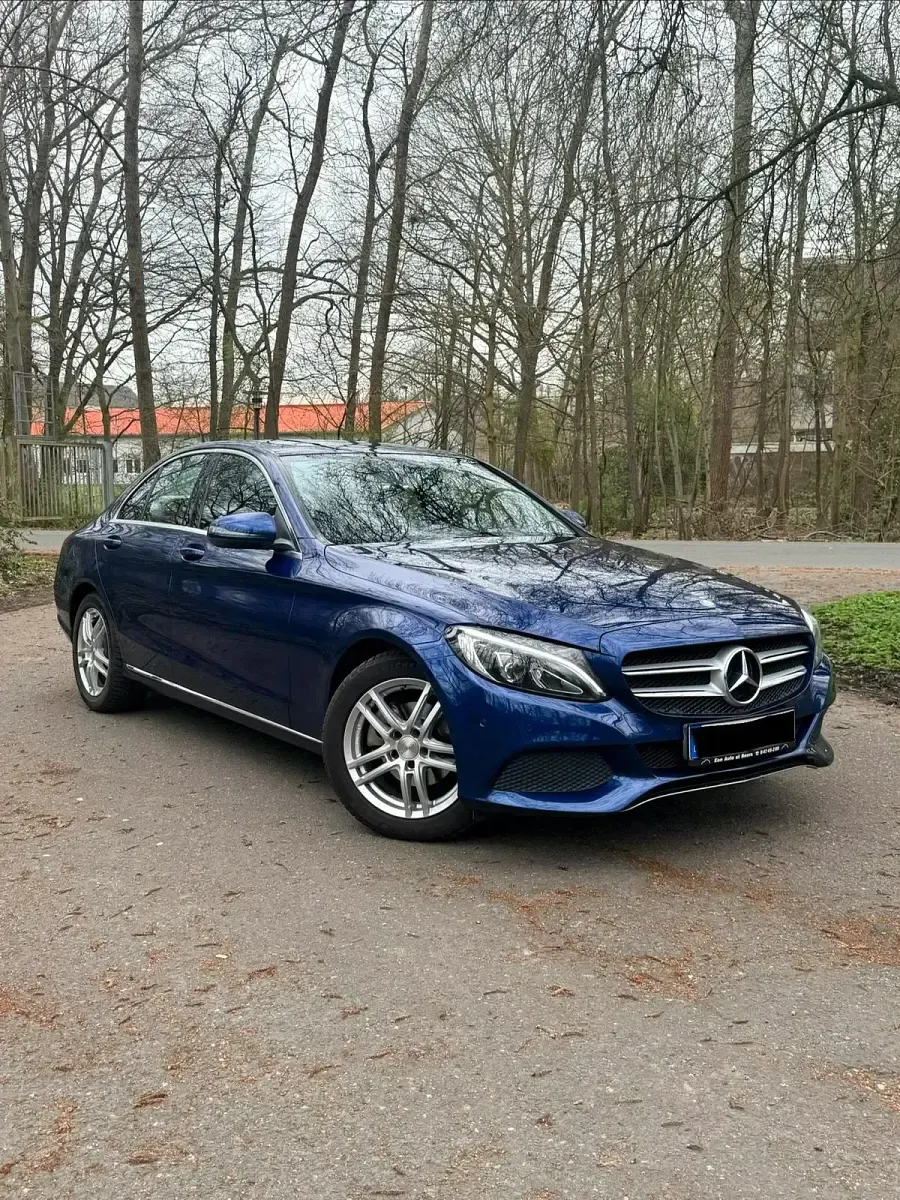 Gebraucht Mercedes C180 156 PS (114 kW) 2015 Blau Limousine