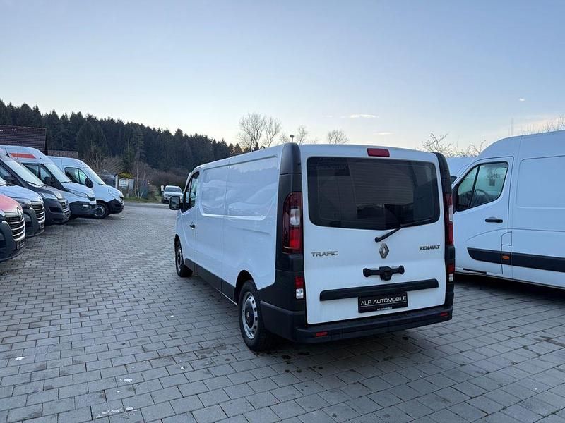 Gebraucht Renault Trafic 121 PS (88 kW) 2018 Weiß Van / Kleinbus