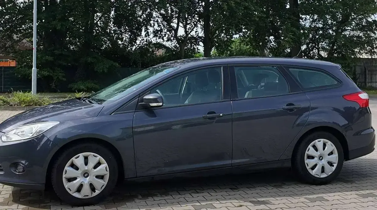 Gebraucht Ford Focus Trend 116 PS (85 kW) 2013 Grau Kombi