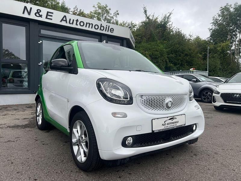 Weiß Gebraucht 2017 Smart ForTwo Electric Drive Coupé | 7.490 € (Guter Preis) - Bild 1/4