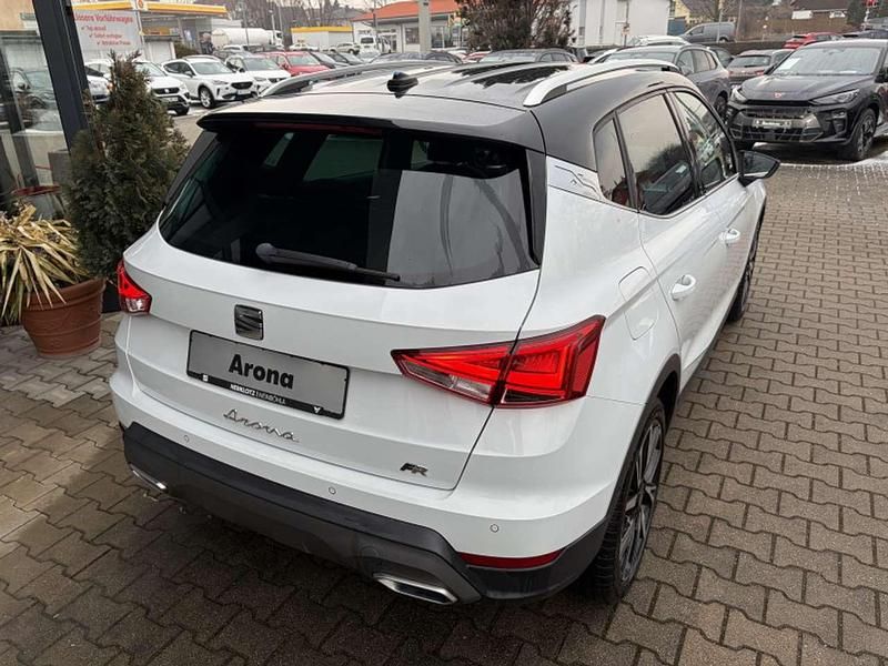 Gebraucht Seat Arona FR 110 PS (80 kW) 2022 Nevadaweiss(m)/dach:schwarzm SUV