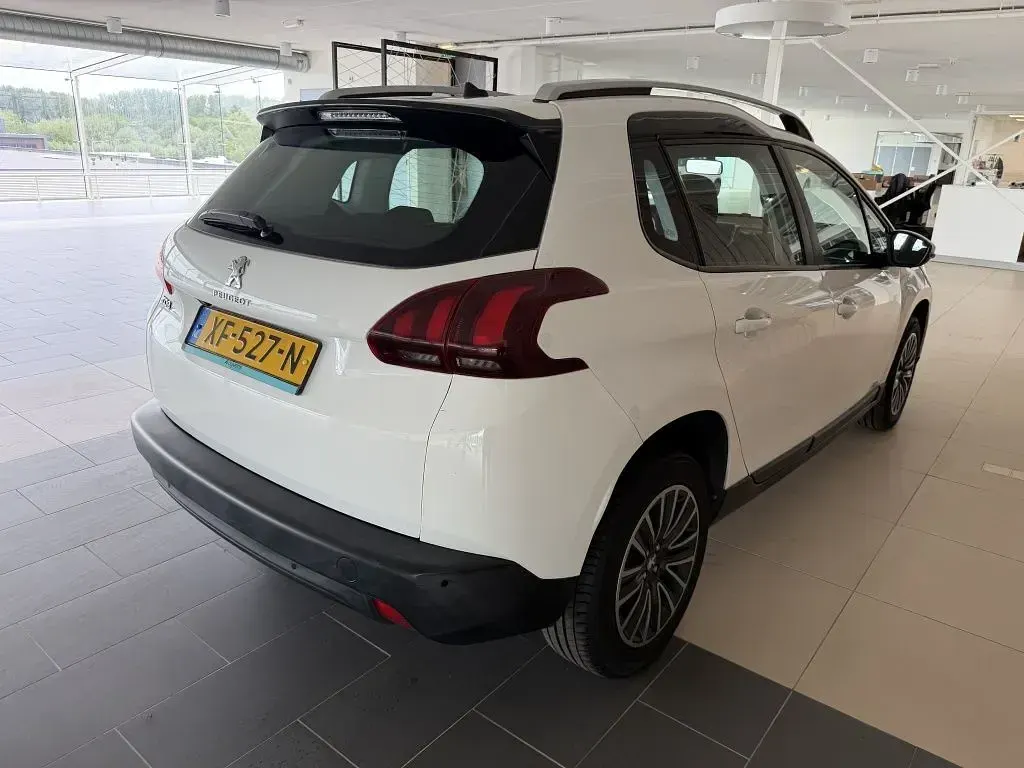 Gebraucht Peugeot 2008 Active 110 PS (80 kW) 2019 Weiß SUV