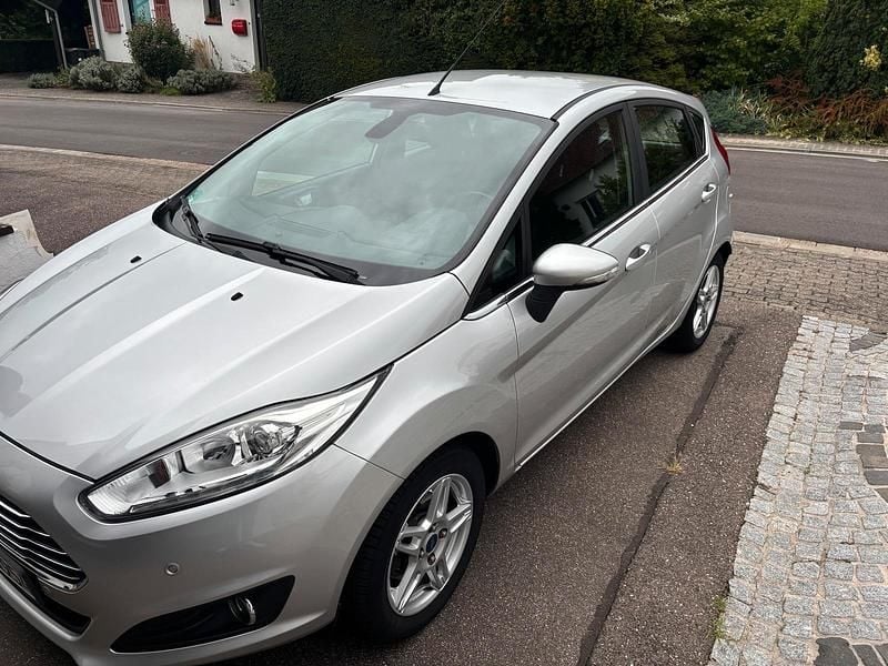 Silber Gebraucht 2014 Ford Fiesta Kleinwagen | 5.300 € (Guter Preis) - Bild 1/4