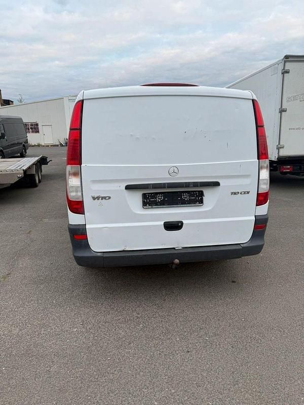 Weiß Gebraucht 2012 Mercedes Vito Van / Kleinbus | 5.999 € (Superpreis) - Bild 1/4
