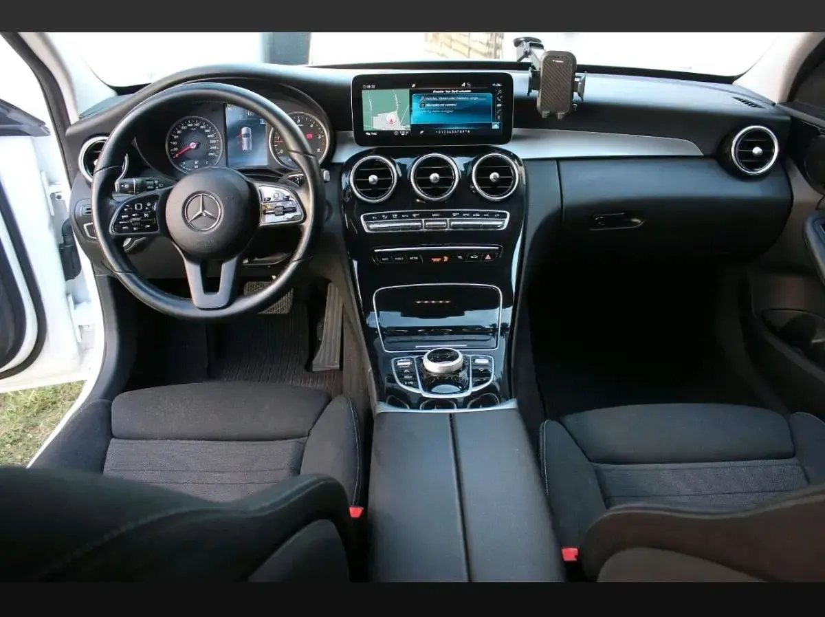 Gebraucht Mercedes C220 194 PS (142 kW) 2021 Weiß Kombi