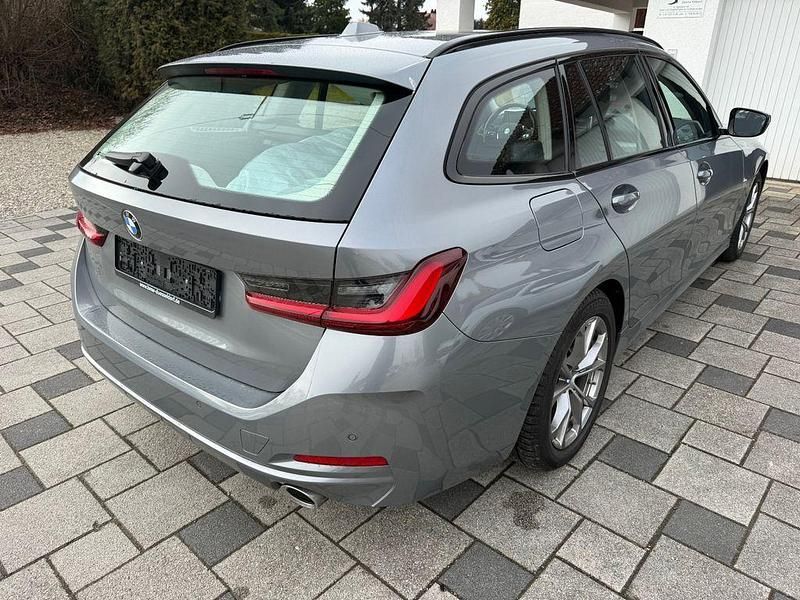Gebraucht BMW 320 190 PS (139 kW) 2023 Grau Kombi