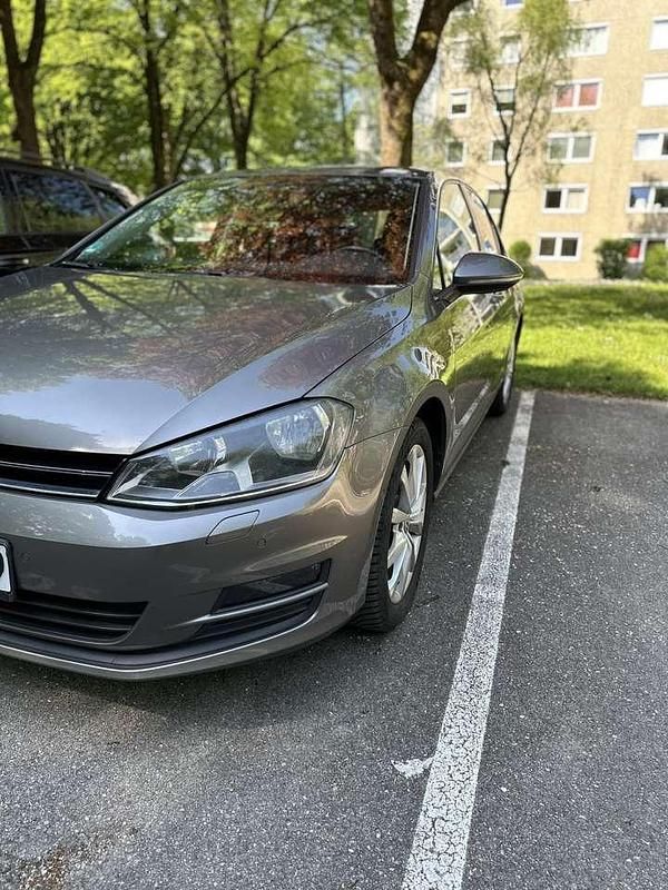 Grau Gebraucht 2013 VW Golf VII Comfortline Limousine | 9.950 € (Fairer Preis) - Bild 1/4