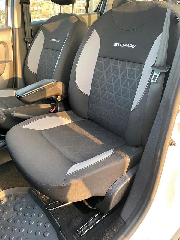 Gebraucht Dacia Sandero 90 PS (66 kW) 2015 Weiß SUV