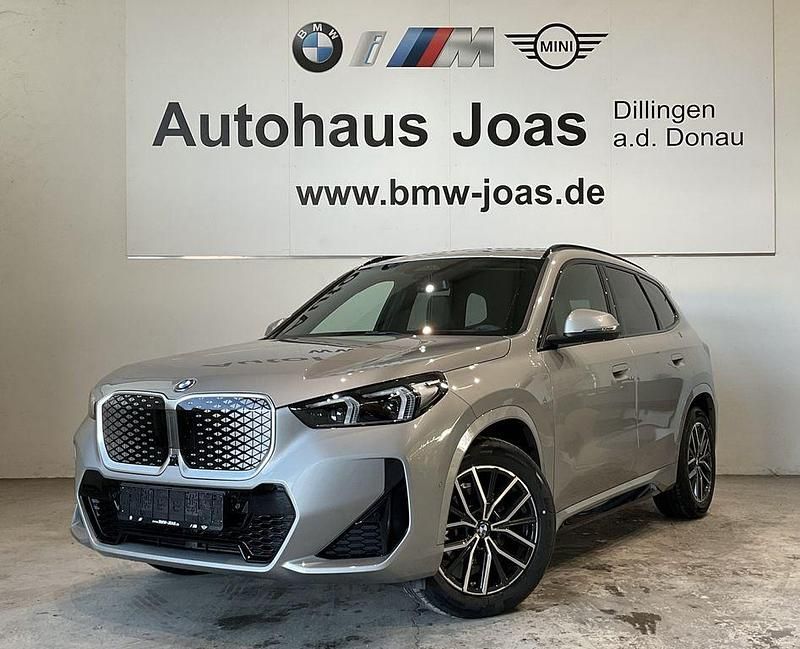Silber Neu 2025 BMW iX1 Performance SUV | 51.325 € (Guter Preis) - Bild 1/4