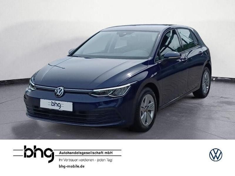 Blau Gebraucht 2021 VW Golf VIII Life Limousine | 18.250 € (Guter Preis) - Bild 1/4