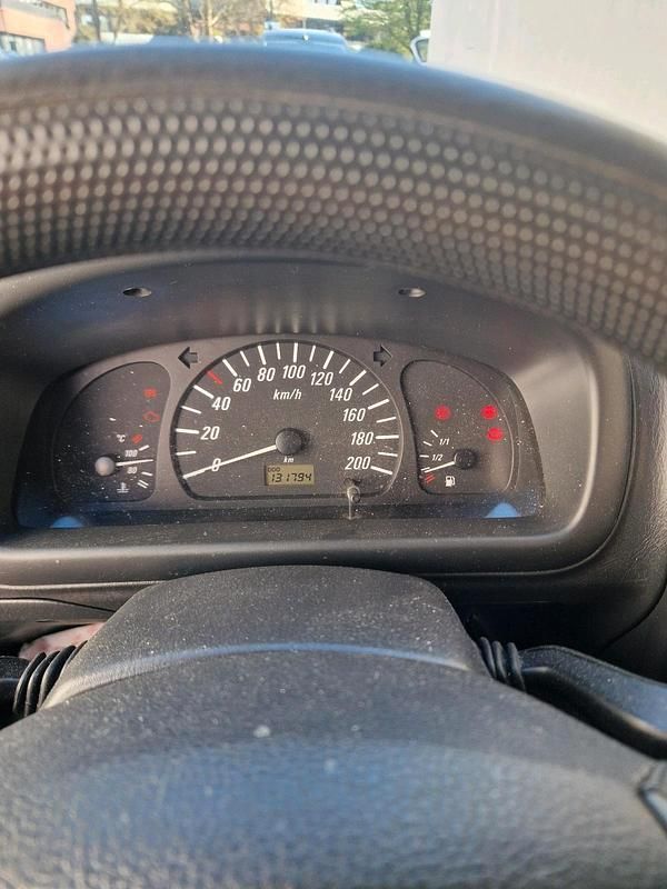 Gebraucht Opel Agila 60 PS (44 kW) 2006 Weiß Kleinwagen