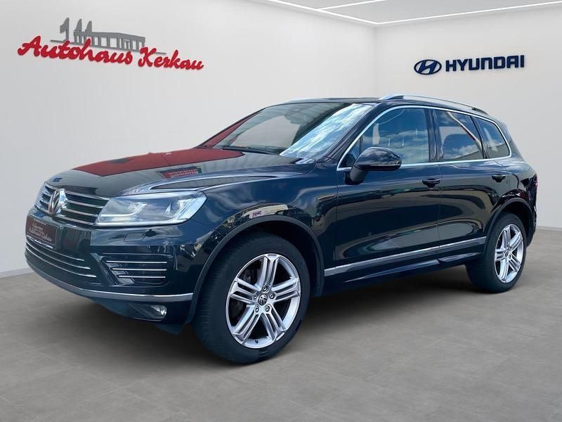 Deep black pearlescent Gebraucht 2015 VW Touareg SUV | 26.900 € (Etwas zu teuer) - Bild 1/4