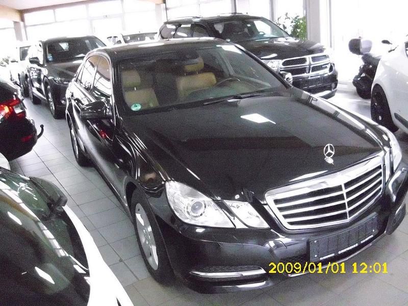 Gebraucht Mercedes E200 184 PS (135 kW) 2011 Schwarz Limousine