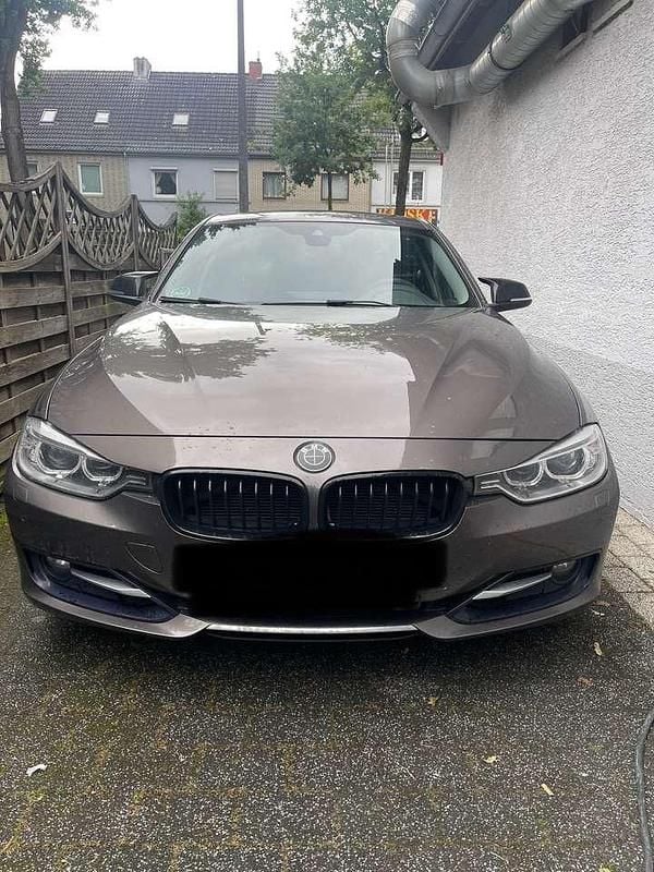 Braun Gebraucht 2014 BMW 320 Sport Line Limousine | 10.549 € (Fairer Preis) - Bild 1/4