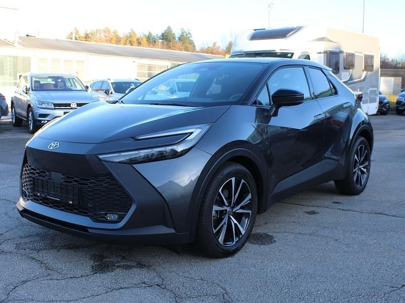 Gebraucht Toyota C-HR Team 98 PS (72 kW) 2024 Grau (marlingrau) schwarz (stoff) SUV