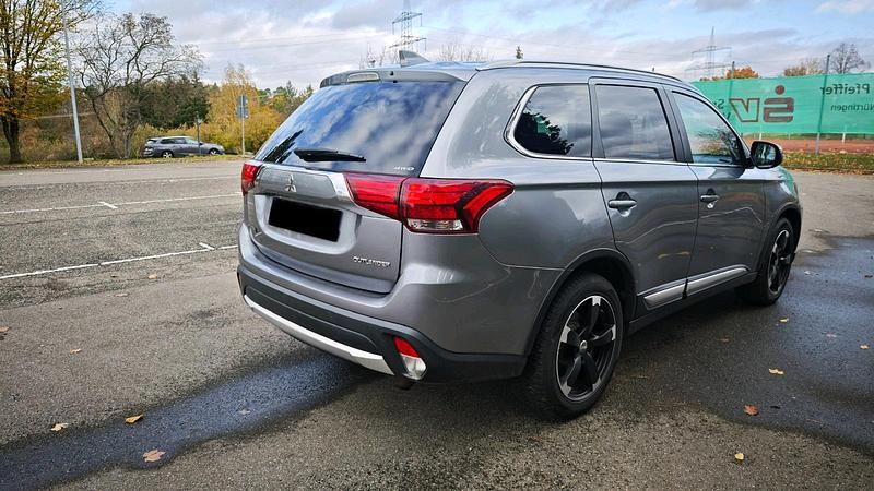 Gebraucht Mitsubishi Outlander Edition 150 PS (110 kW) 2018 Grau SUV