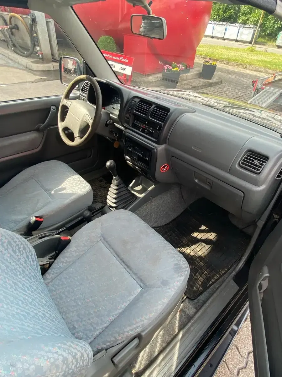 Gebraucht Suzuki Jimny 86 PS (63 kW) 2000 Schwarz SUV