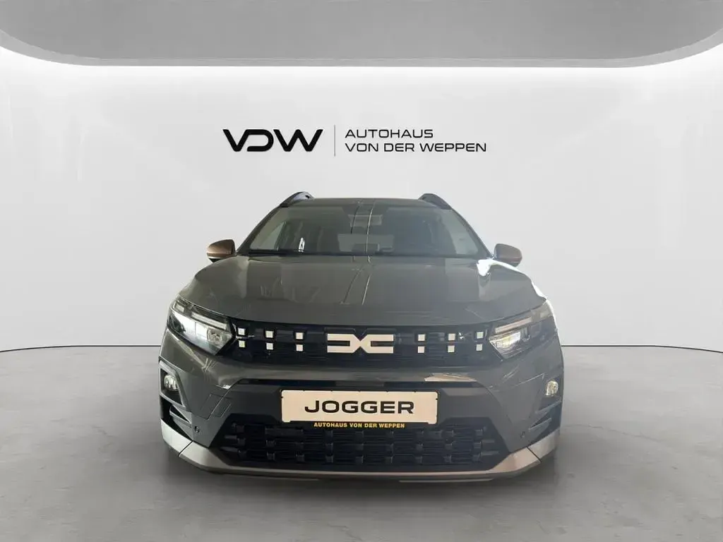 Neu Dacia Jogger Expression 122 PS (89 kW) 2026 Grau Van / Kleinbus