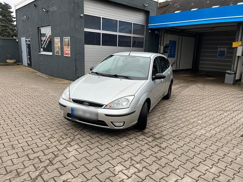 Gebraucht Ford Focus 116 PS (85 kW) 2002 Silber Limousine