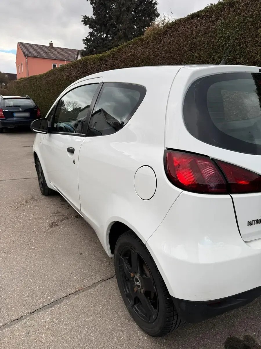 Gebraucht Mitsubishi Colt 75 PS (55 kW) 2009 Weiß Kleinwagen