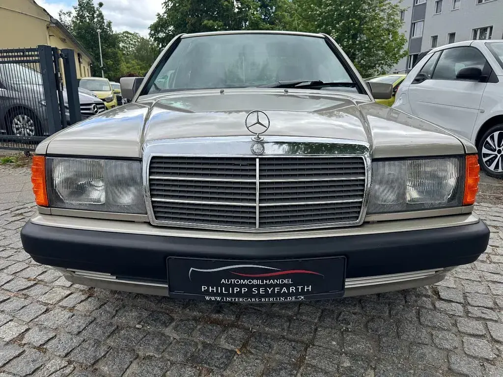 Gebraucht Mercedes 190 118 PS (86 kW) 1990 Silber Limousine