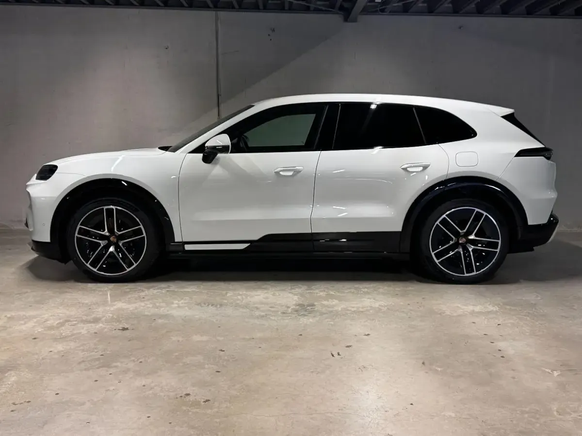 Gebraucht Porsche Cayenne Electric 325 kW (442 PS) 2025 Weiß SUV