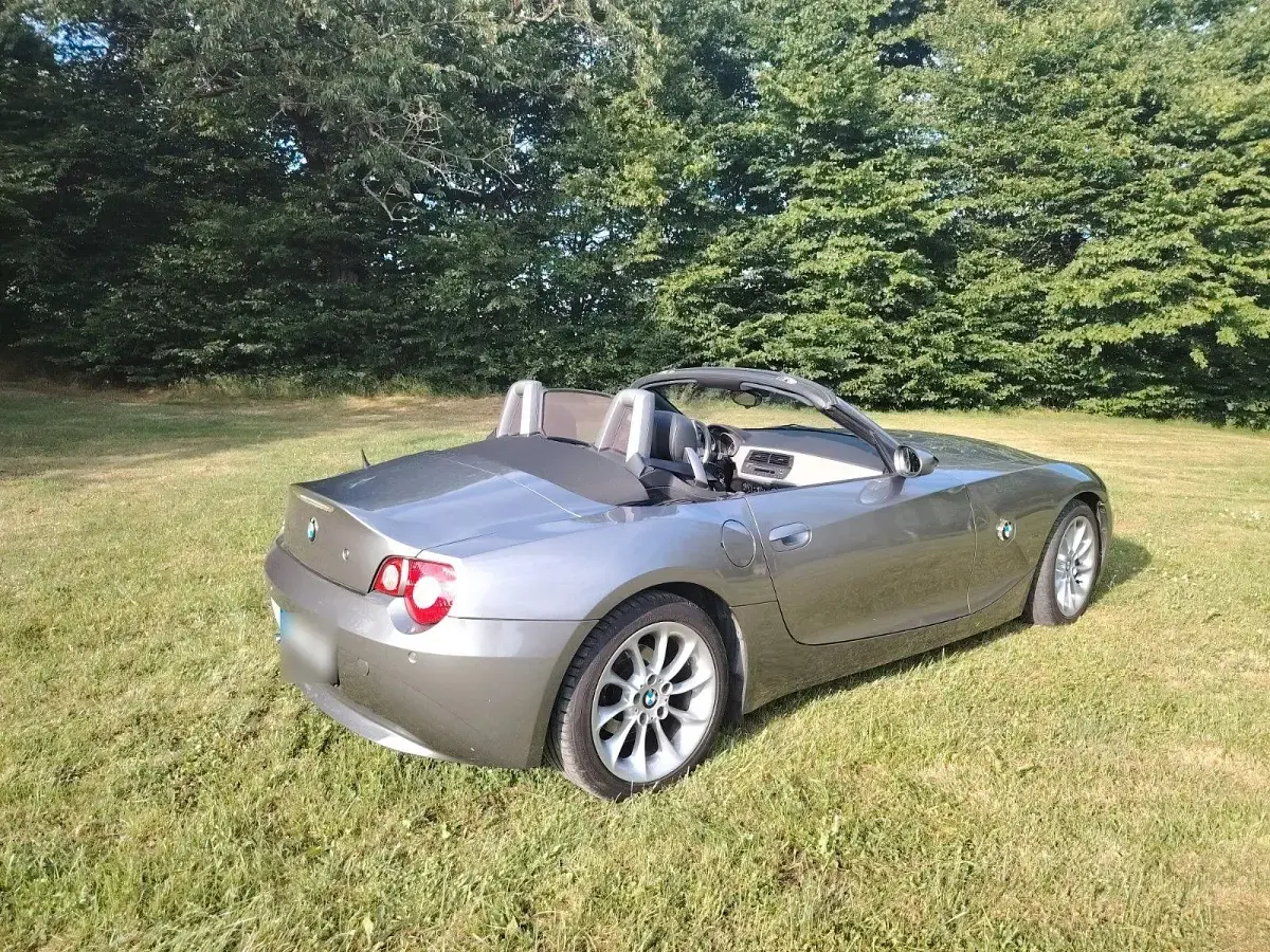 Gebraucht BMW Z4 Sport Line 170 PS (125 kW) 2005 Grau Cabrio