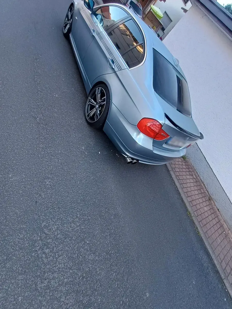 Gebraucht BMW 330 245 PS (180 kW) 2008 Silber Limousine