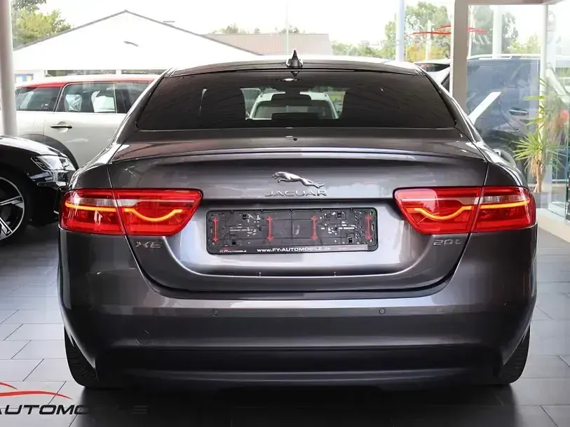 Gebraucht Jaguar XE R-Sport 200 PS (147 kW) 2017 Corris grey Limousine