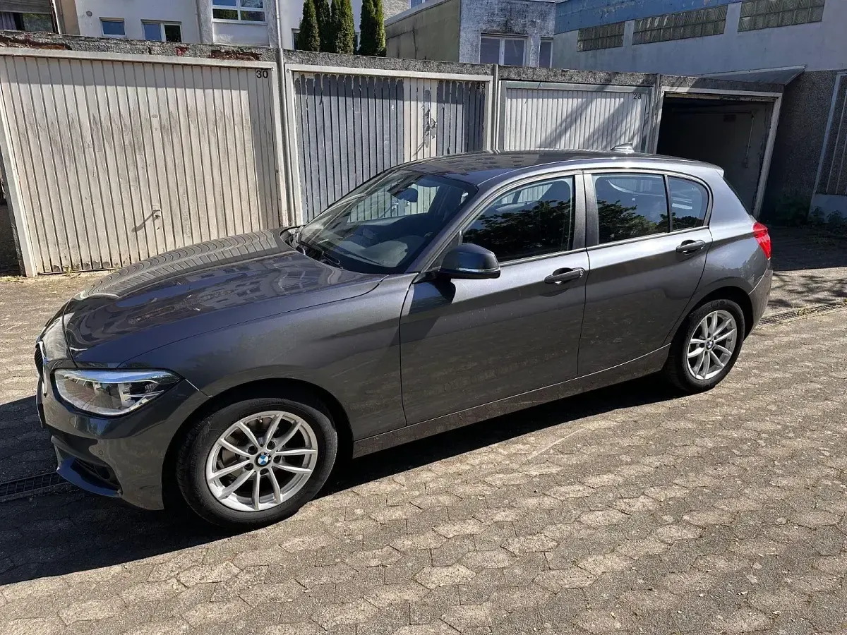 Gebraucht BMW 116 109 PS (80 kW) 2018 Grau Kleinwagen