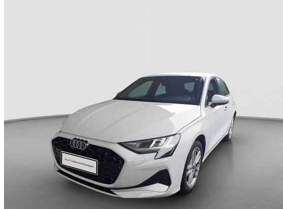 Weiß Gebraucht 2024 Audi A3 Sportback Advanced Kombi | 31.930 € (Fairer Preis) - Bild 1/2