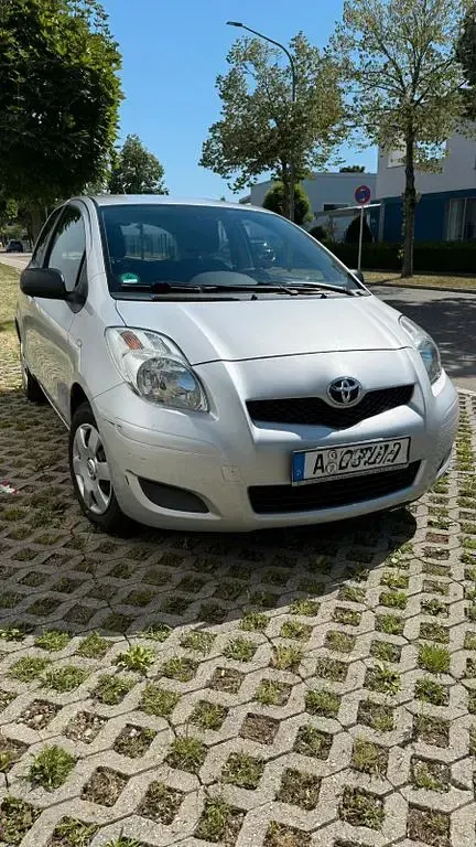 Gebraucht Toyota Yaris 69 PS (50 kW) 2009 Silber Kleinwagen