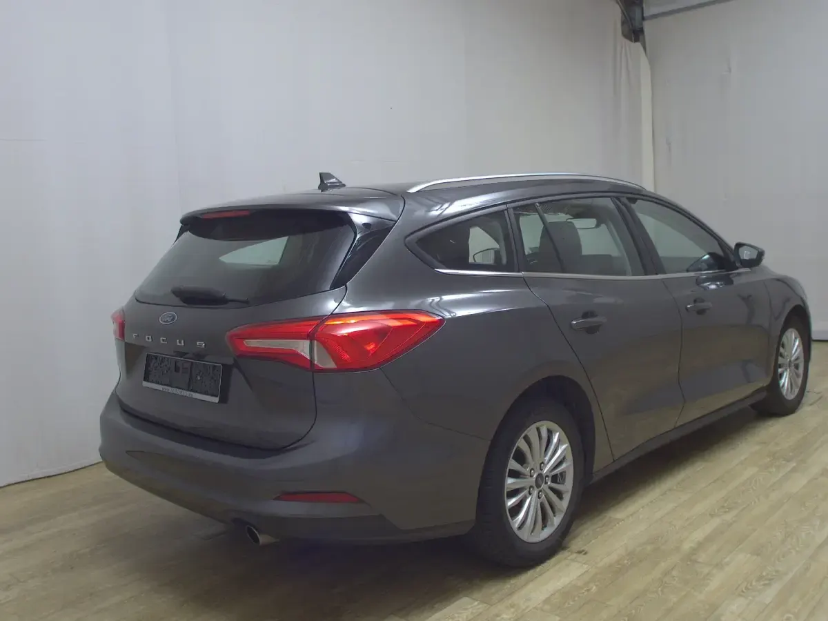 Gebraucht Ford Focus Titanium 120 PS (88 kW) 2020 Grau Kombi