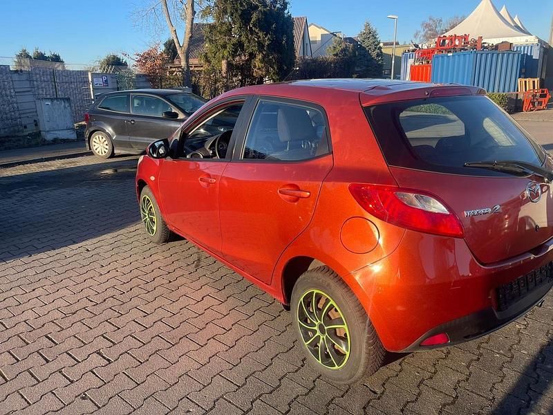 Second-hand Mazda 2 Active 75 CP (55 kW) 2010 Portocaliu Hatchback