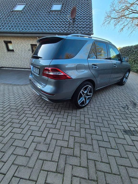 Gebraucht Mercedes ML350 258 PS (189 kW) 2013 Grau SUV