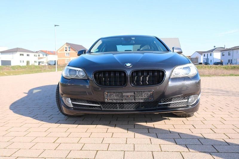 Gebraucht BMW 530 258 PS (189 kW) 2011 Schwarz Limousine