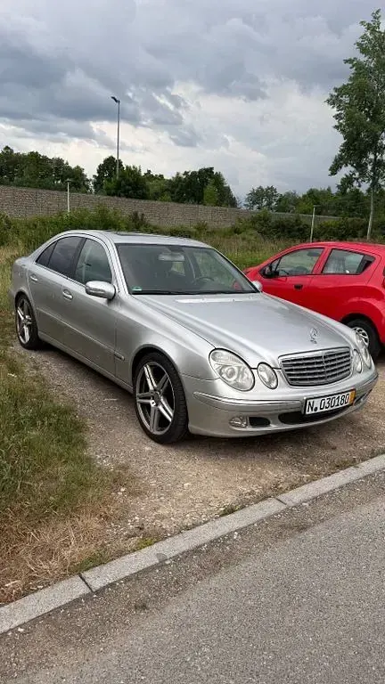 Gebraucht Mercedes E220 Elegance 150 PS (110 kW) 2003 Silber Limousine