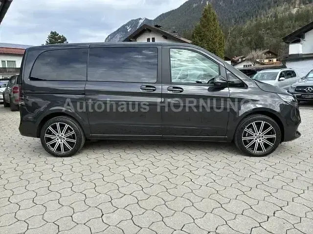 Gebraucht Mercedes V250 Style 190 PS (139 kW) 2026 Graphitgrau metallic Van / Kleinbus