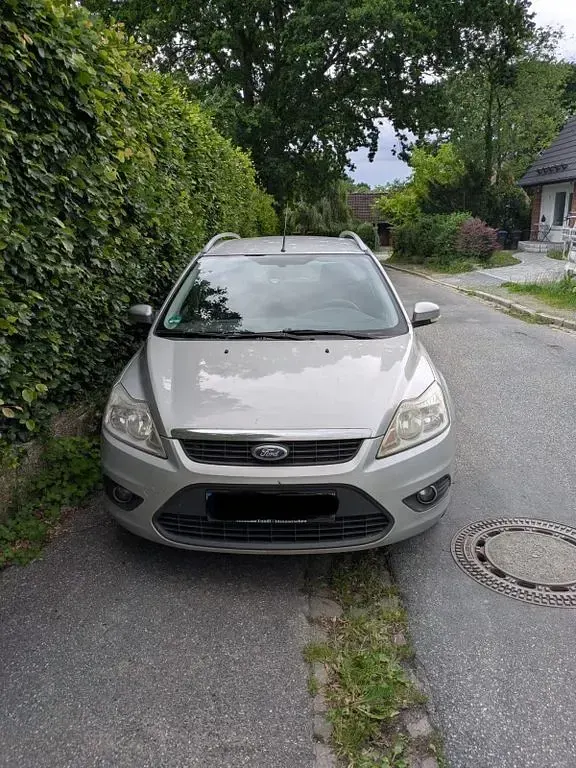 Gebraucht Ford Focus Trend 116 PS (85 kW) 2008 Silber Limousine