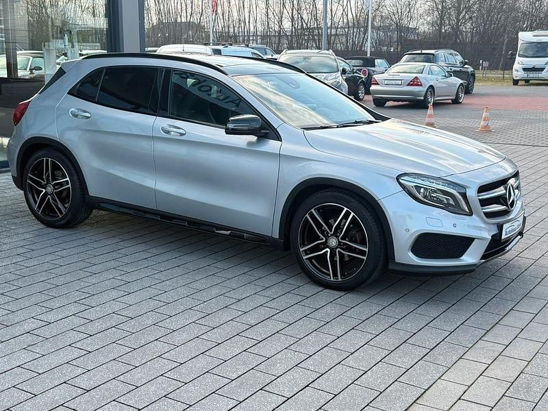 Gebraucht Mercedes GLA200 Urban 156 PS (114 kW) 2015 Silber SUV