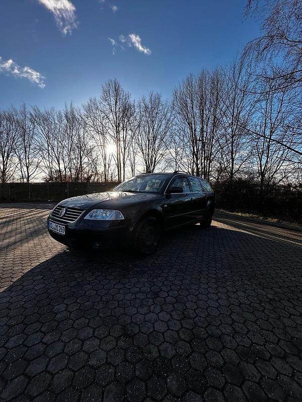 Schwarz Gebraucht 2001 VW Passat Comfortline Kombi | 800 € (Guter Preis) - Bild 1/4