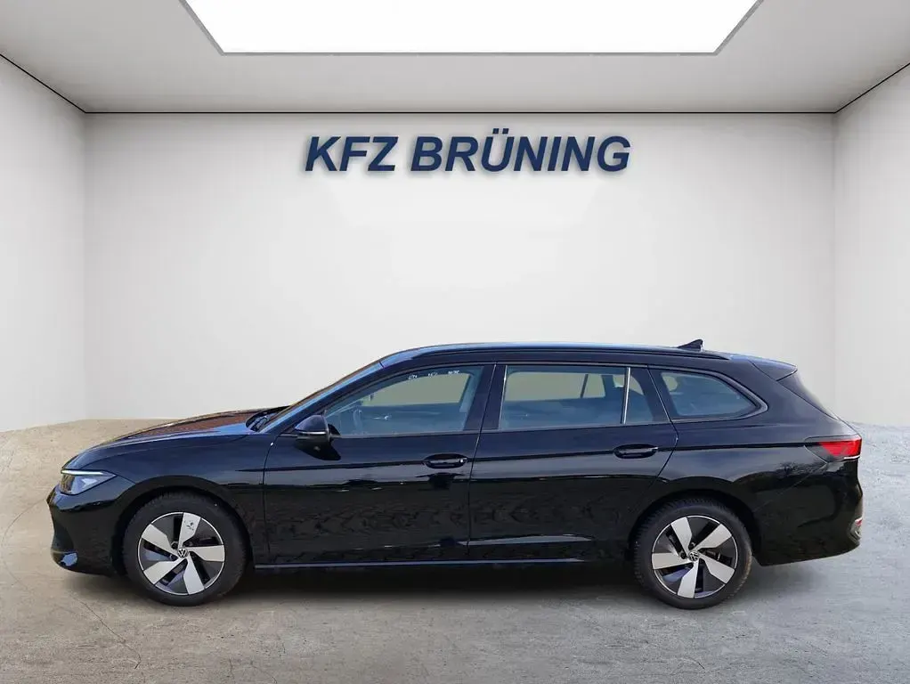 Gebraucht VW Passat 150 PS (110 kW) 2025 Grenadillschwarz metallic (metallic) Kombi