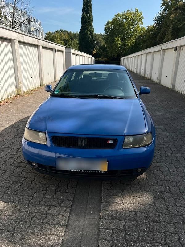 Blau Gebraucht 1998 Audi A3 S-Line Kleinwagen | 750 € (Guter Preis) - Bild 1/4