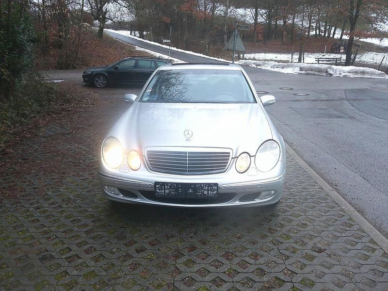 Gebraucht Mercedes E270 Elegance 177 PS (130 kW) 2002 Silber Limousine