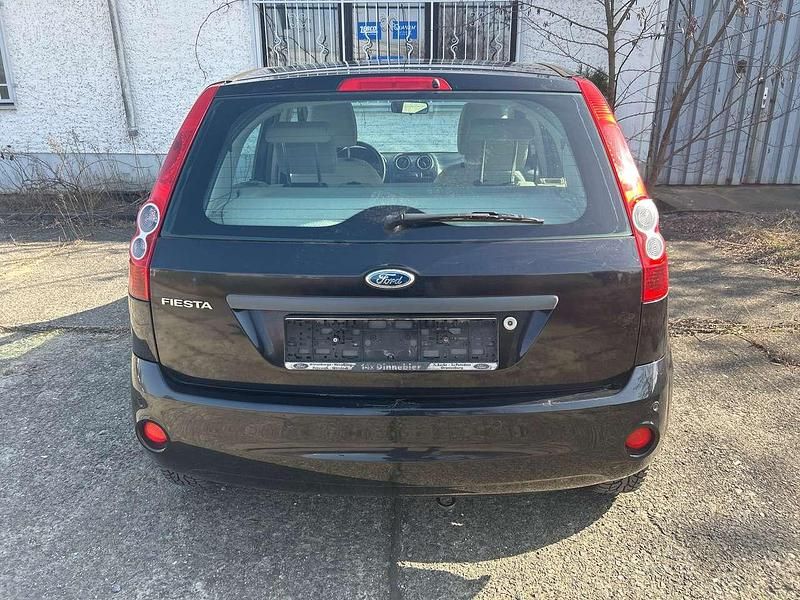 Gebraucht Ford Fiesta Ambiente 60 PS (44 kW) 2007 Schwarz Kleinwagen
