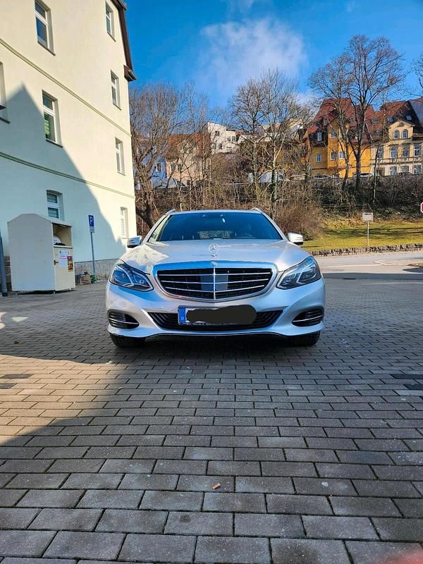 Grau Gebraucht 2015 Mercedes E300 Kombi | 13.000 € (Fairer Preis) - Bild 1/4