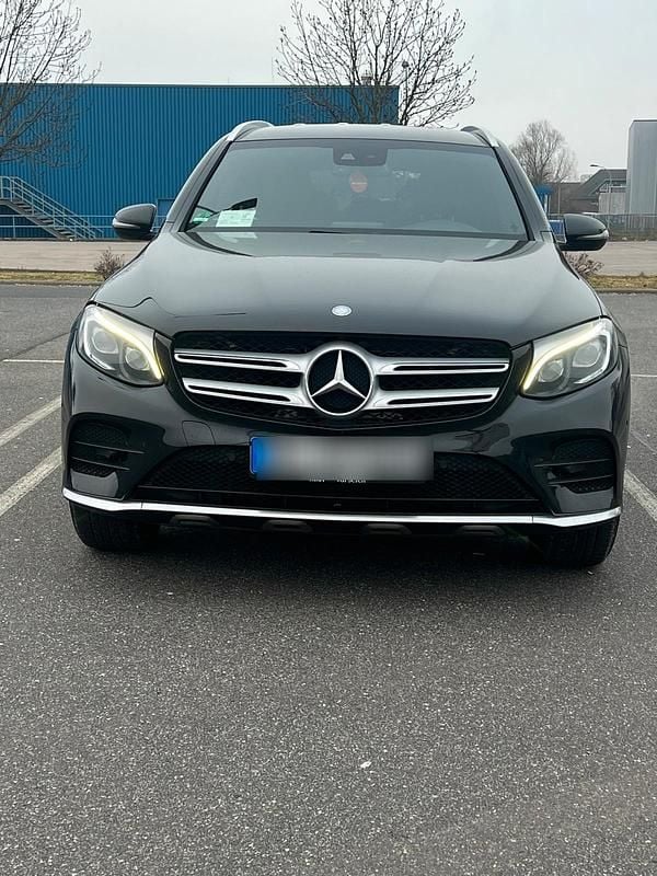 Schwarz Gebraucht 2016 Mercedes GLC250 SUV | 18.999 € (Guter Preis) - Bild 1/4