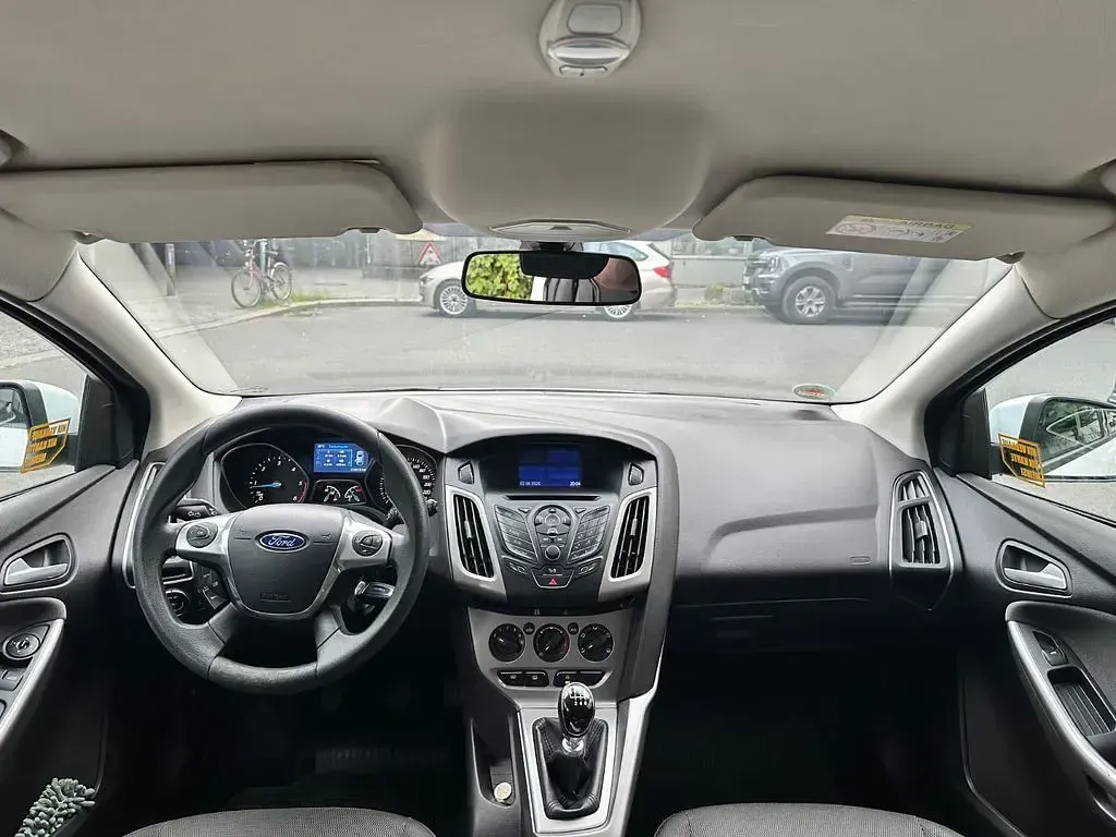 Gebraucht Ford Focus Trend 105 PS (77 kW) 2014 Weiß Limousine