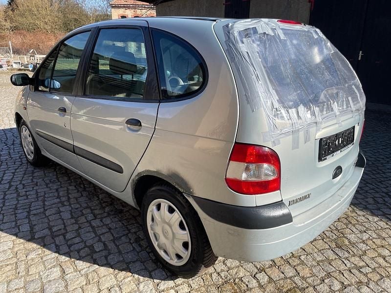 Gebraucht Renault Mégane 107 PS (78 kW) 2000 Silber Limousine